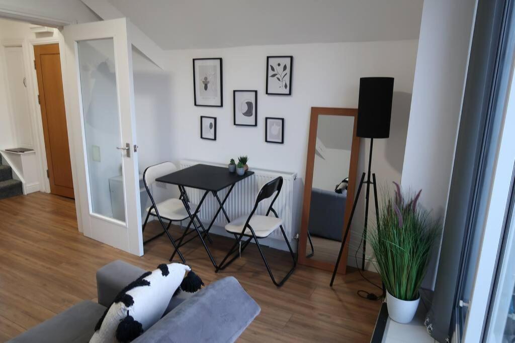 Two-Bedroom Apartment With Scenic Balcony View Shipley  Exterior foto